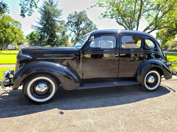 1937 Plymouth P4 Deluxe