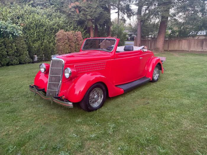 1935 Ford Cabriolet with Rumble Seat